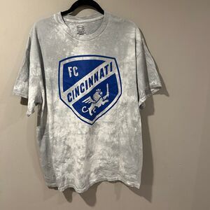NWOT FC Cincinnati Stadium Essentials Tie Dye Adult Large White Blue T-Shirt